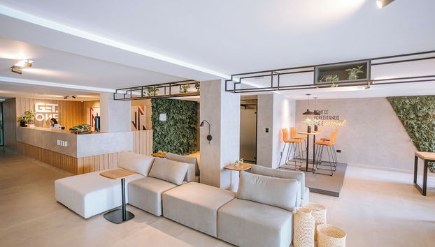 Get One - Foto 4, Recepción