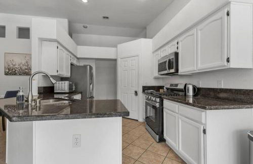 Vegas Retreats Pool, Arcade, Fun, 10min from Airport and the Strip - Foto 44