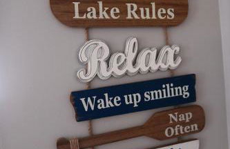 Lake Escape with paddle boards, fire pit & game room - Foto 35