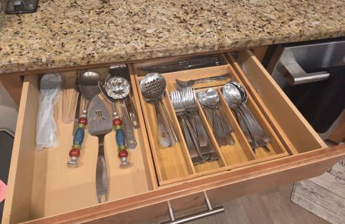 Modern & Luxurious 3 Bdrm 2.5 Bath Townhome - Foto 27