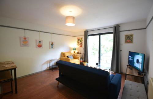 Stylish 1BR Retreat with Garden and Rustic Kitchen - Foto 1