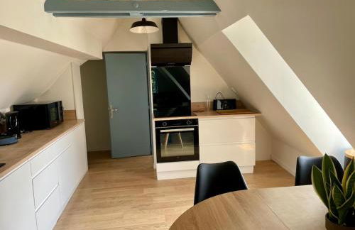 Charmant appartement 2 chambres entièrement rénové avec parking au calme tout en étant à deux pas des commerces et restaurants - Foto 18