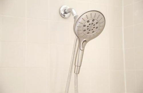 Chic 4BR Dwelling with Backyard in Philadelphia - Foto 38