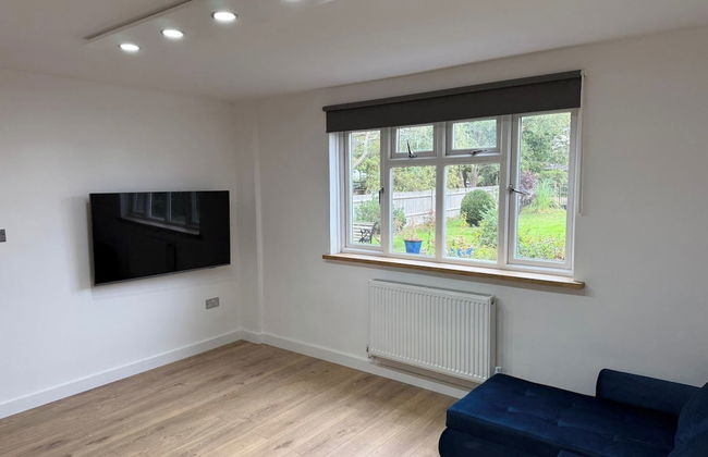 4 Bed Cottage in Surrey - Foto 9