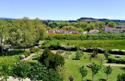 LE HAVRE D'ATHENA - Grand appart, jardin privé, abri vélos & accès rapide A61 - Foto 51