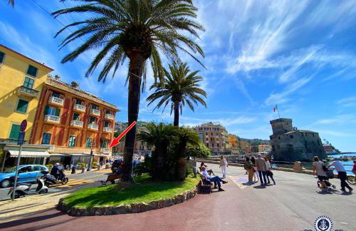 WELCOME RIVIERA - AL CASTELLO-VISTA MARE -ROMANTICO e CENTRALE a 20 METRI DAL MARE-toll parking at 15 euro per day to be booked in advance -subject to availability - Foto 2