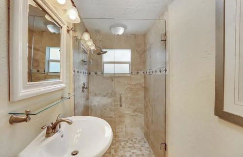 The Blue Pearl - Soak Up Views from a Scenic Poolside Upper Deck - Foto 13