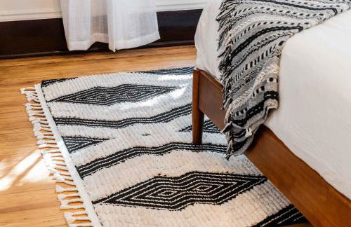 Sanctuary on 3rd - Walk to UF , Parking , Grill - Photo 37