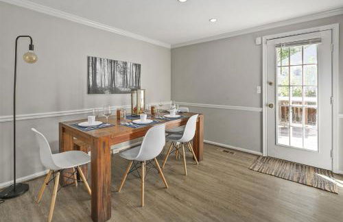 Luxury End Unit Townhome Just 40 Minutes from DC, Pet-Friendly, Privacy Fenced - Foto 10