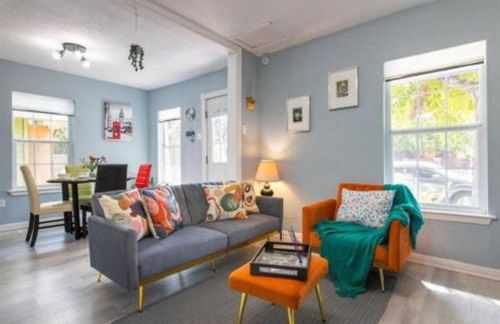 SXSW ready at Cultural Heritage Award winning home -Walk to 6th St, BBQ & Shops - Foto 3