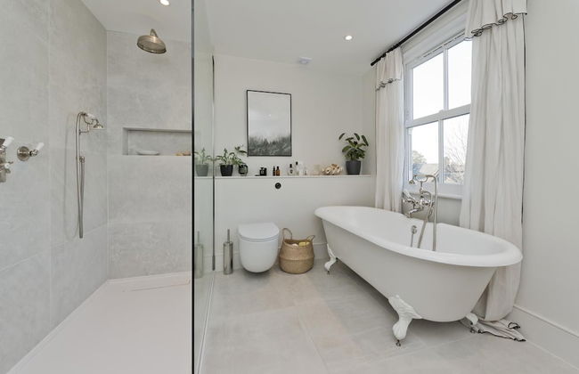 Interior Designed House With Garden in North West London by Underthedoormat - Foto 20