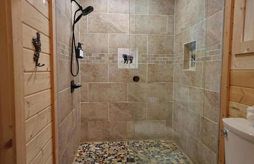 Couple Retreat Cabin-near Smoky Mountain Railroad-Hot Tub - Foto 34