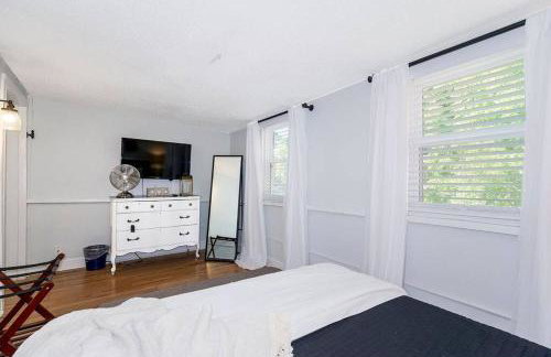 Modern Comfort in Historic Charm: 4BR KC Retreat - Foto 19