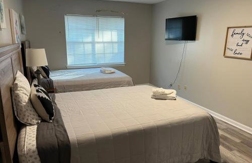 Sweet Home Alabama 4BR 2BA oasis with pool WI-FI - Foto 2