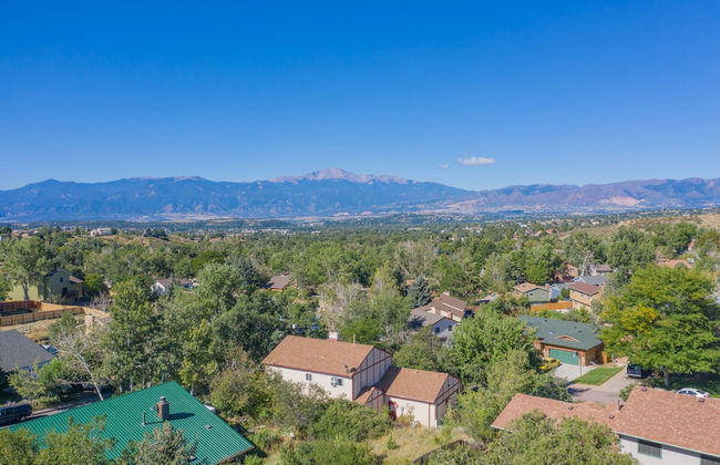 4 BR Country Home in Suburbs W/trails & Parks - Foto 30