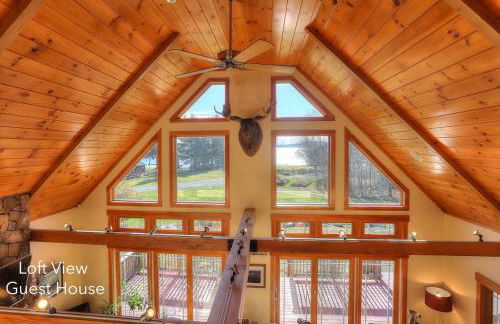 Gingerbread House on Mooselookmeguntic Lake - Foto 9