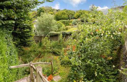 Rocket House - Large family home perched above the river - Foto 39