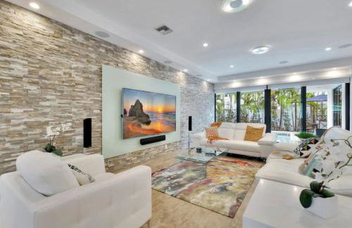 Lynoras Luxe Estate 3 bedroom 3 bath with Modern Design and Heated Pool - Foto 121