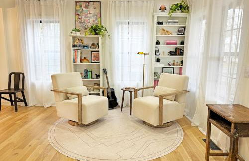 Renovated home seconds from town - Foto 38