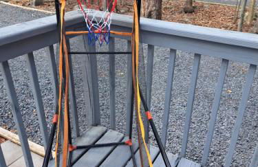 Fun Home in Pocono with Gameroom-Firpit-BBQ Grill-TV and AC in all rooms - Foto 11