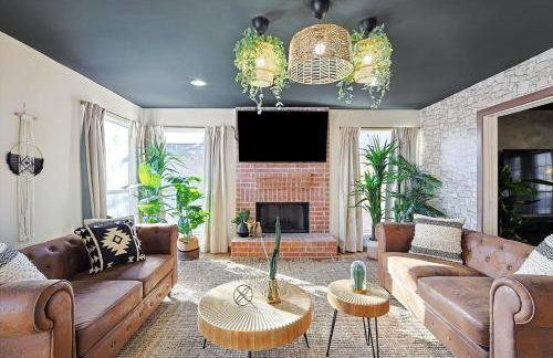 Luxury 5BR Getaway w Pool Hot Tub & Cinema - Foto 7