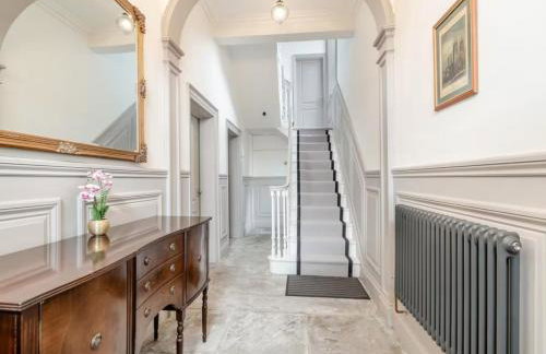 Riverside Georgian House with Hot Tub, Sauna & Parking - Foto 3