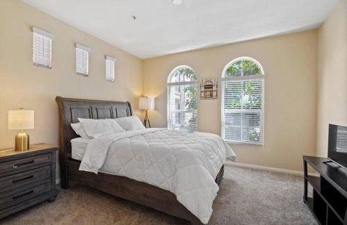 Luxury 2BR/2BA! 5 MIN to Disney! - Photo 24