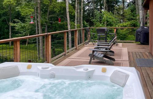 Newly Built Cabin w/ Hot Tub - 16 Mi to Stowe Mtn! - Foto 2