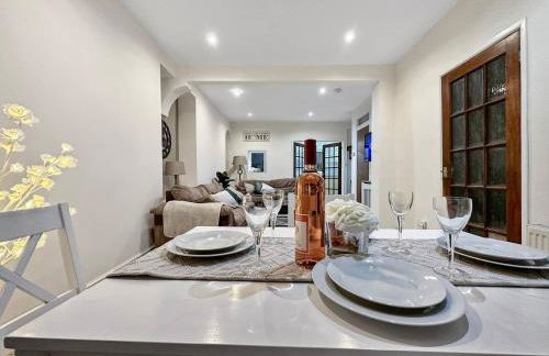 3 bed home in Tonypandy with Balcony View Room - Foto 12