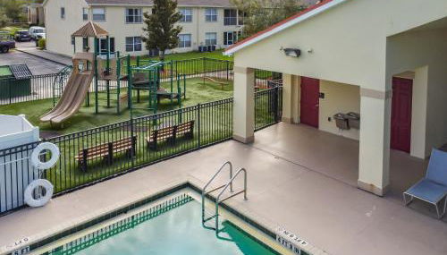 The Galactic Getaway, 3Bed, 2Bath Apartment, Free Parking, Heated Pool - Foto 4, sunbed