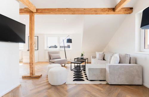 2 BR Loft - LUXUS - MODERN - PARKPLÄTZE - KAFFEE - NETFLIX - WEINBERGBLICK - KÜCHE - BALKON - Foto 5