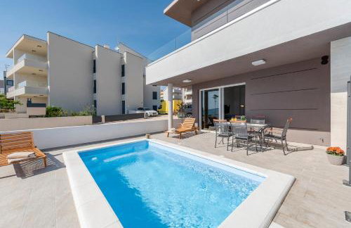 Villa Eni Beachfront apartment with pool - Photo 17