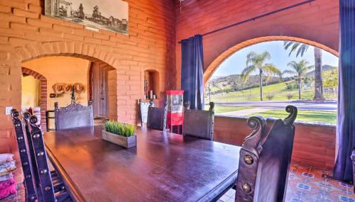 Equestrian Estate with Horse Stables and Pool! - Foto 3