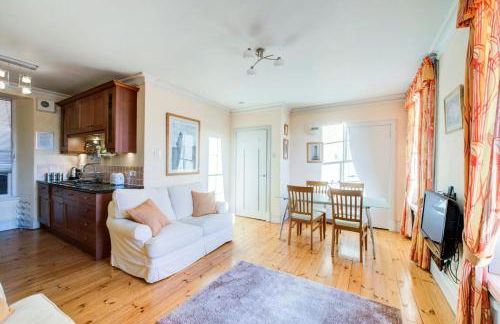 GuestReady - Historic Edinburgh Old Town Apartment - Photo 6