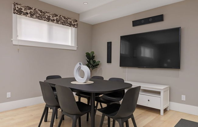 Stunning 3 Bedroom Secondary Suite N Van - Photo 12