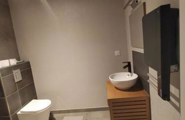 Au chalet de JO avec accès à l'espace piscine et jacuzzi - Foto 19