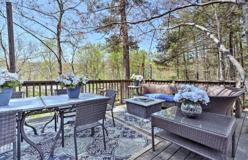 Cozy Cabin with Sunroom and Cacapon River Access! - Foto 22