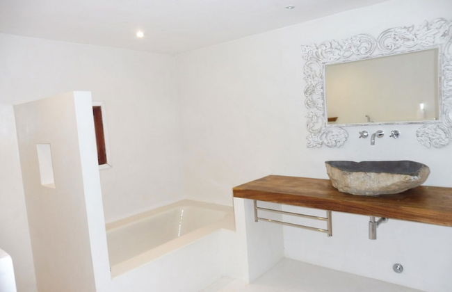 Villa in Cala Tarida With Private Pool & Sea View - Photo 21