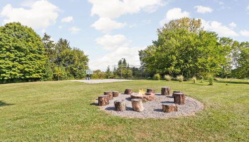 Sleeps 10, Indoor and Outdoor Theaters, Batting Cage, & Games! - Foto 2, Garden