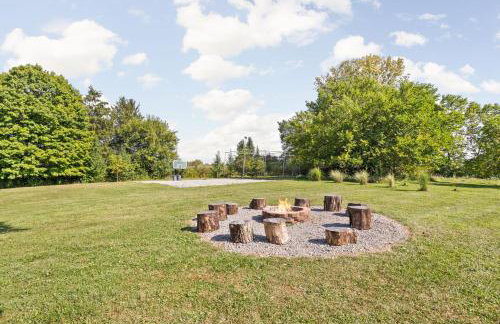 Sleeps 10, Indoor and Outdoor Theaters, Batting Cage, & Games! - Foto 2