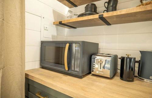 Glamping cottage with glass front and hot tub! - Foto 11