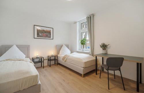 Teamquartier Erfurt Nord mit Stellplatz - Foto 1