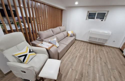 Pool House Minutes from Beach - Photo 24