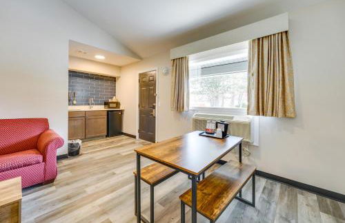 WFH-Friendly Studio Near Lighthouse Beach! - Foto 7