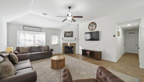IAH Place: 4 bed, patio-sleeps 8+ - Foto 2