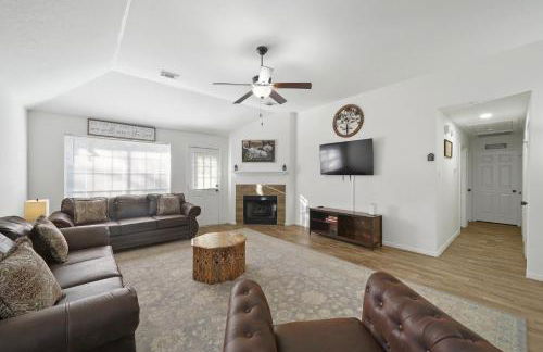 IAH Place: 4 bed, patio-sleeps 8+ - Foto 2