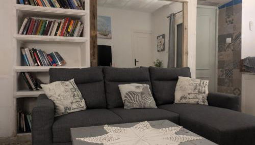 The Beach Hut with Lazy spa - Foto 2