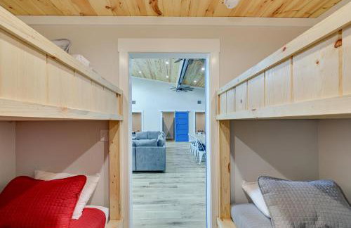 Riverfront Caddo Shack Home with Views and Fire Pit - Foto 23