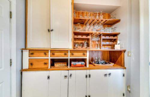 Lakefront Cayuga Retreat with Private Deck and Hot Tub - Foto 14