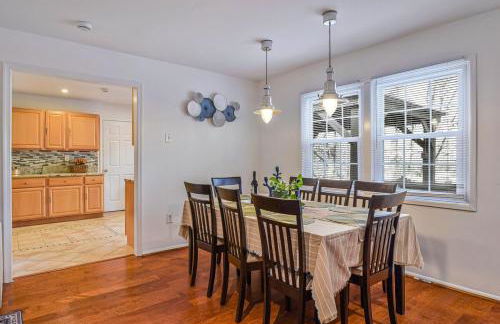 Cozy 4BR Retreat - Private backyard, Gazebo & Grill - Foto 12